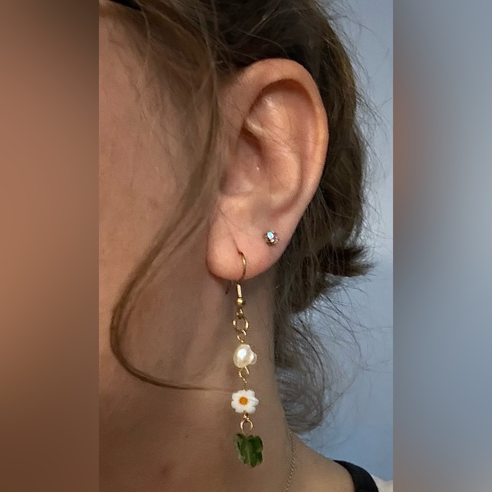DANGLING EARRINGS | Gold, Faux Pearl, & Green Butterflies - Picture 4 of 9
